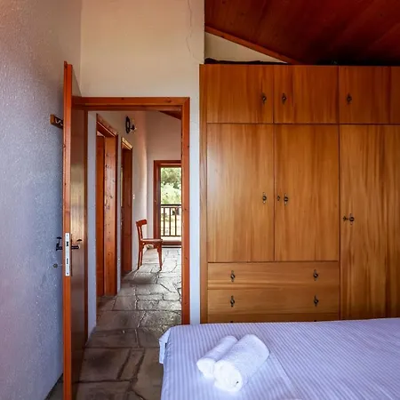 Coastal Rustic House Vakantiehuis Polychrono
