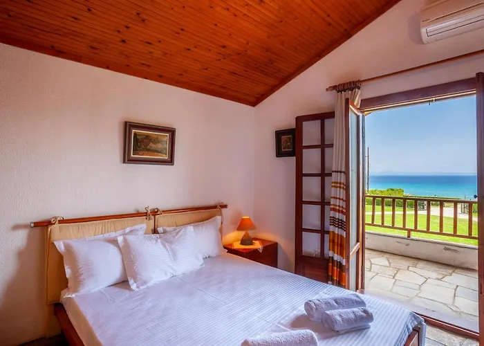 Coastal Rustic House Políhrono