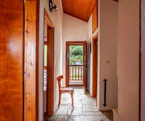 Coastal Rustic House * Políhrono