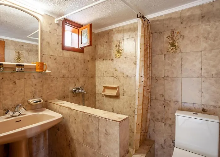 Coastal Rustic House * Polychrono