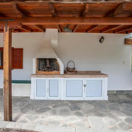 Coastal Rustic House * 폴리크로노